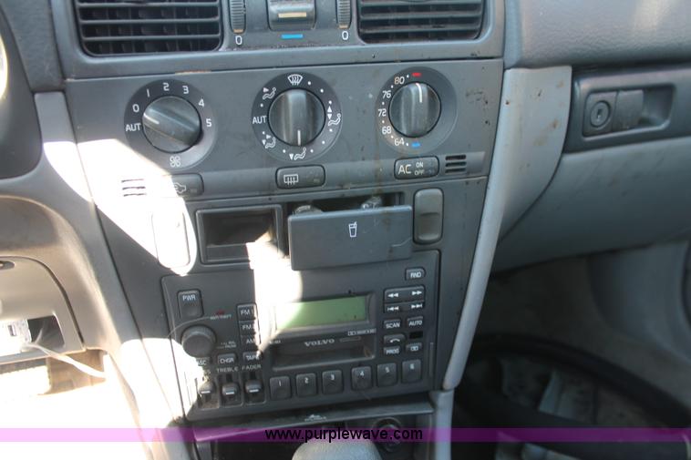 image for item V9094 2000 Volvo S40