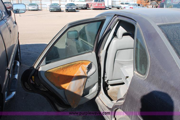 image for item V9094 2000 Volvo S40