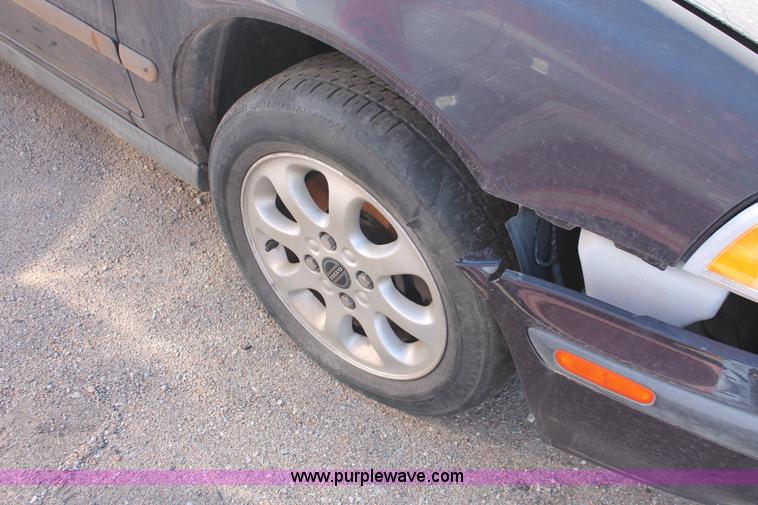 image for item V9094 2000 Volvo S40