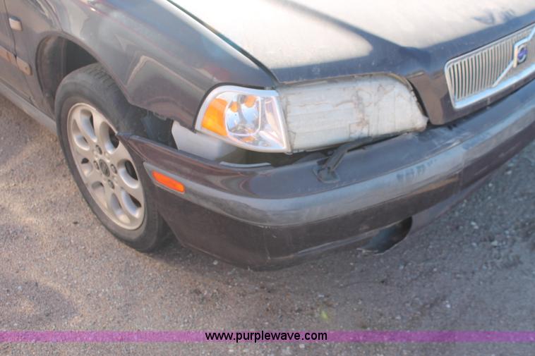 image for item V9094 2000 Volvo S40