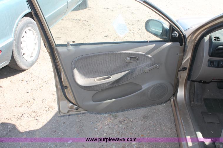 image for item V9096 2002 Kia Rio