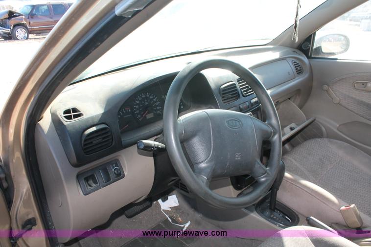 image for item V9096 2002 Kia Rio