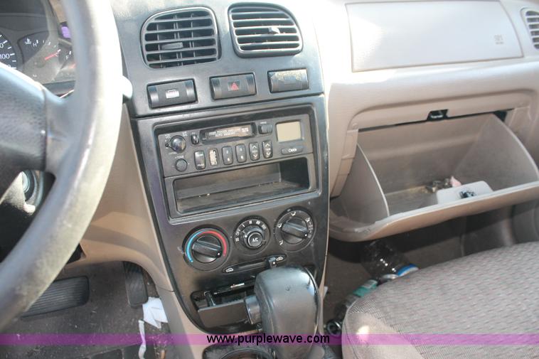 image for item V9096 2002 Kia Rio