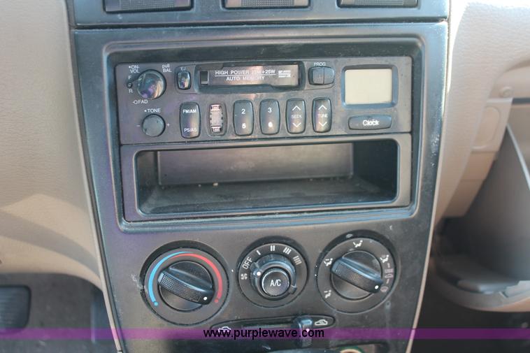 image for item V9096 2002 Kia Rio