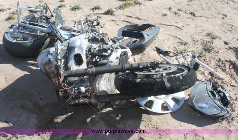 image for item V9098 2002 Suzuki GSXR1000 motorcycle