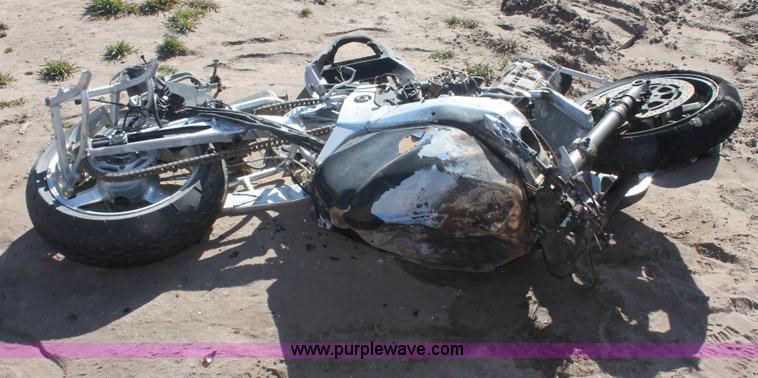 image for item V9098 2002 Suzuki GSXR1000 motorcycle