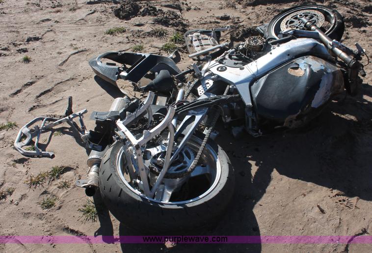 image for item V9098 2002 Suzuki GSXR1000 motorcycle