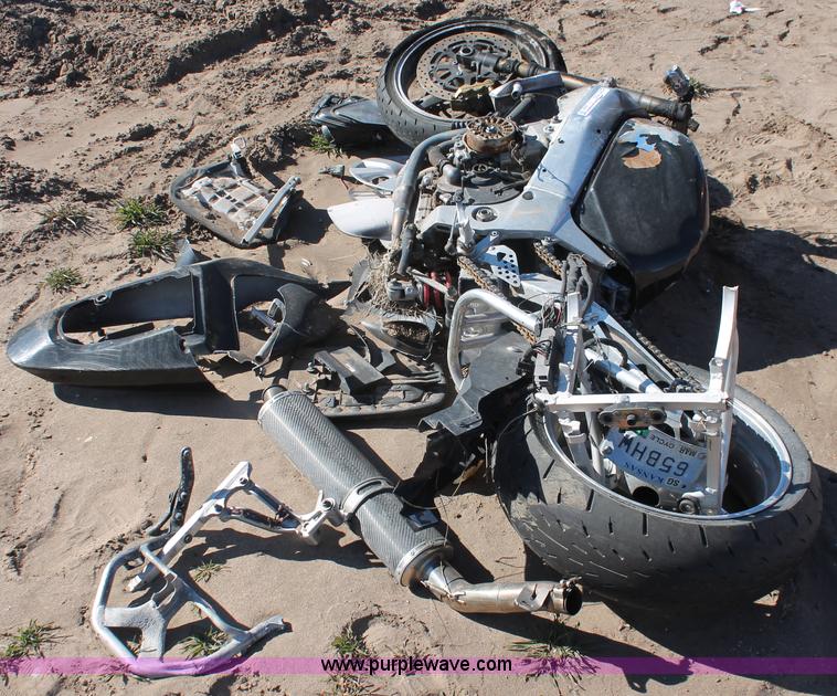 image for item V9098 2002 Suzuki GSXR1000 motorcycle