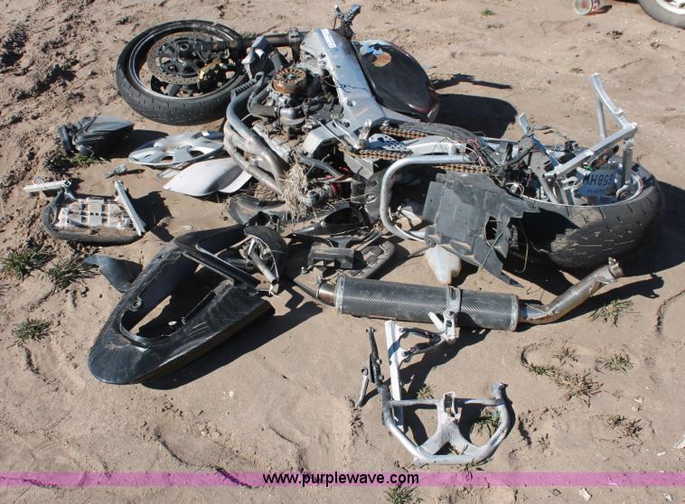 image for item V9098 2002 Suzuki GSXR1000 motorcycle