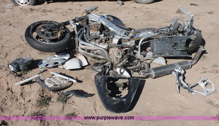 image for item V9098 2002 Suzuki GSXR1000 motorcycle