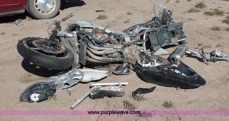 image for item V9098 2002 Suzuki GSXR1000 motorcycle