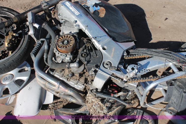 image for item V9098 2002 Suzuki GSXR1000 motorcycle