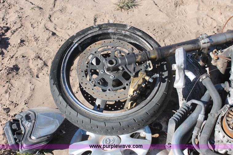 image for item V9098 2002 Suzuki GSXR1000 motorcycle