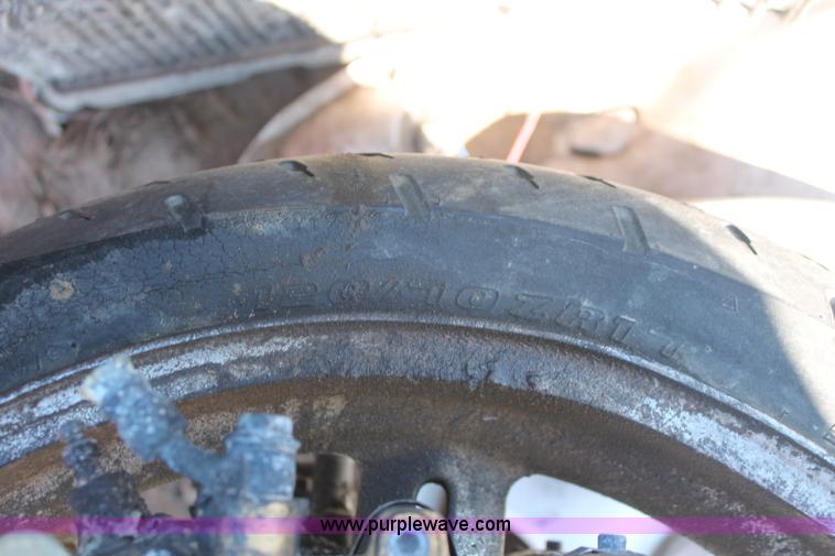 image for item V9098 2002 Suzuki GSXR1000 motorcycle