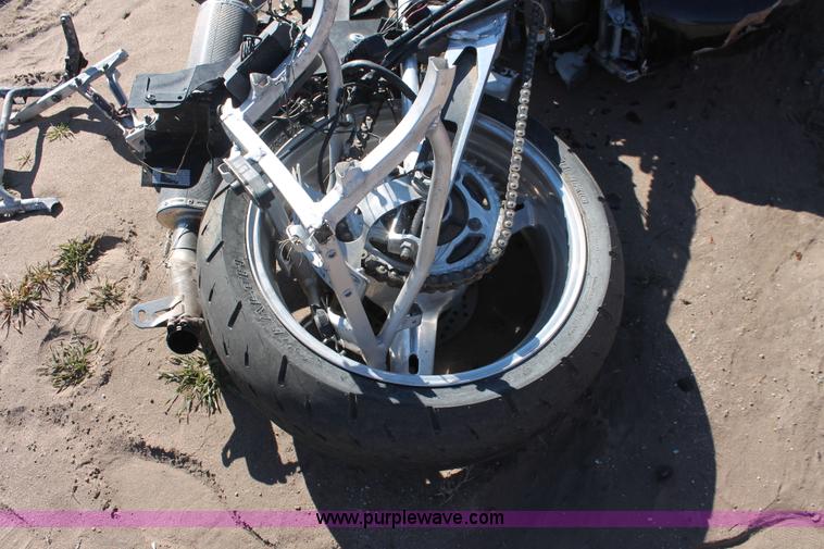 image for item V9098 2002 Suzuki GSXR1000 motorcycle