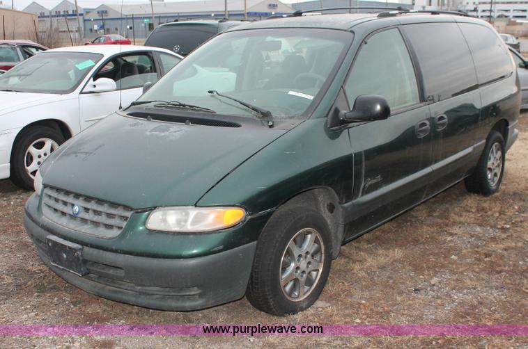 image for item V9215 1996 Plymouth Grand Voyager SE van