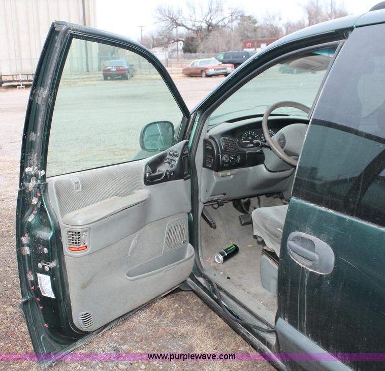 image for item V9215 1996 Plymouth Grand Voyager SE van