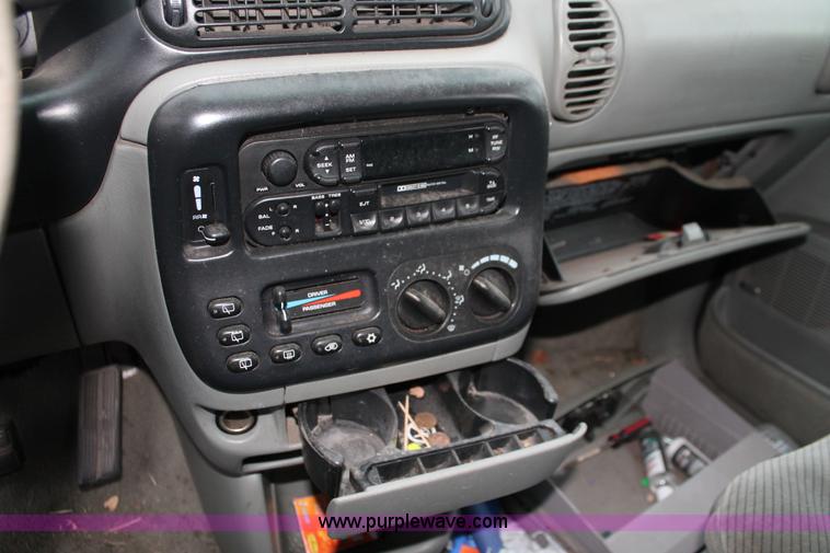 image for item V9215 1996 Plymouth Grand Voyager SE van