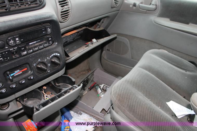 image for item V9215 1996 Plymouth Grand Voyager SE van