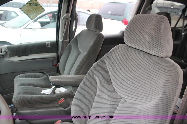 image for item V9215 1996 Plymouth Grand Voyager SE van