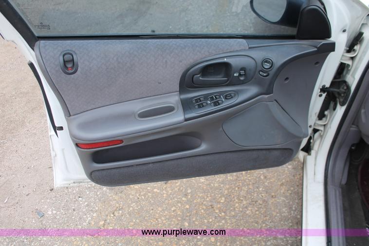 image for item V9218 2000 Dodge Intrepid