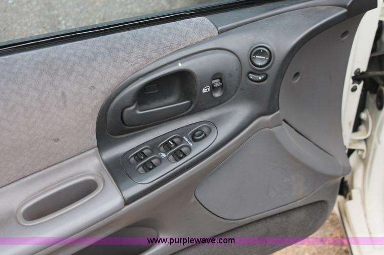 image for item V9218 2000 Dodge Intrepid