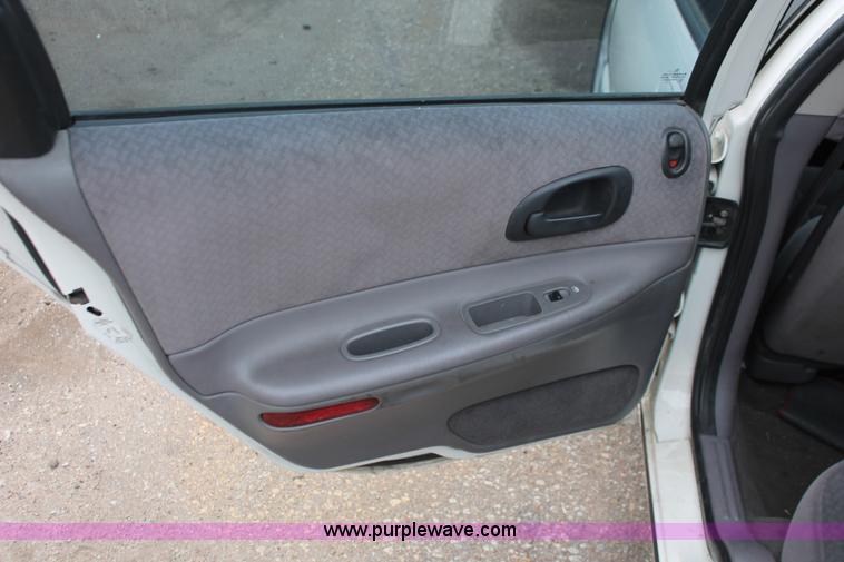 image for item V9218 2000 Dodge Intrepid