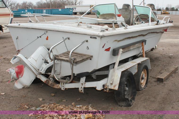 image for item V9219 1967 Chrysler 17' boat