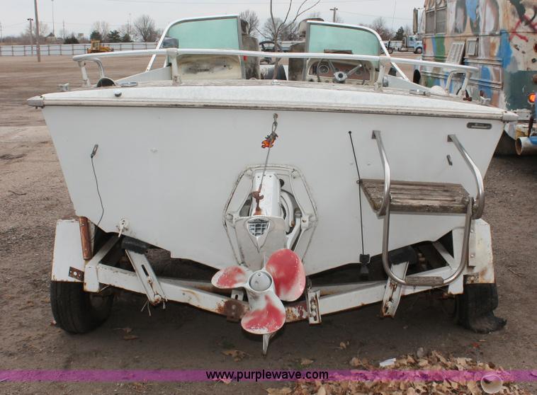 image for item V9219 1967 Chrysler 17' boat