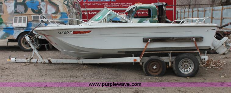 image for item V9219 1967 Chrysler 17' boat