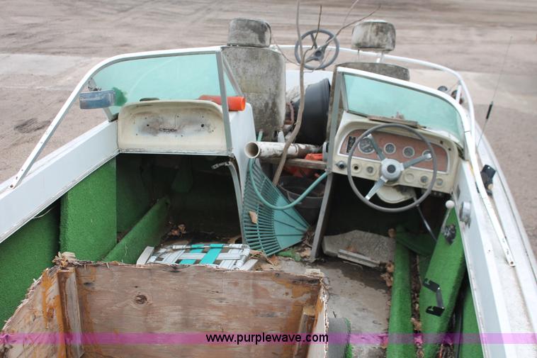 image for item V9219 1967 Chrysler 17' boat