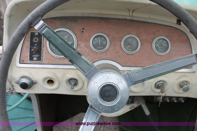 image for item V9219 1967 Chrysler 17' boat