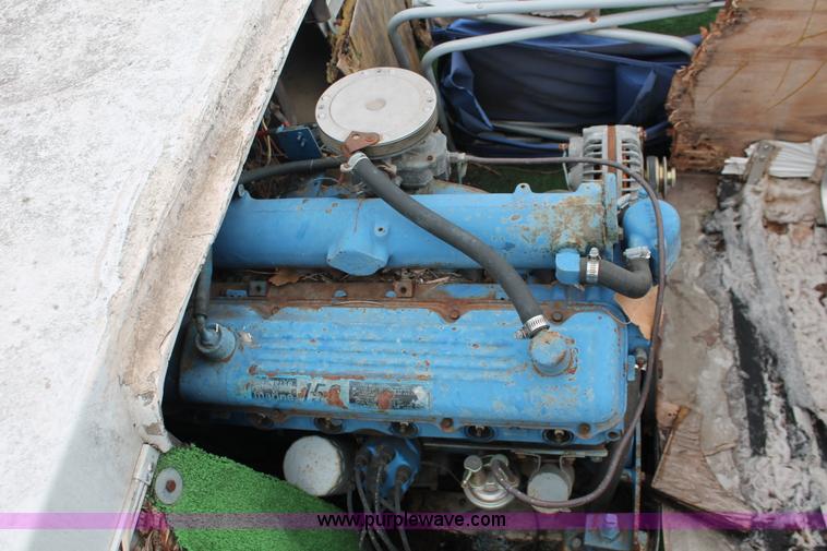 image for item V9219 1967 Chrysler 17' boat