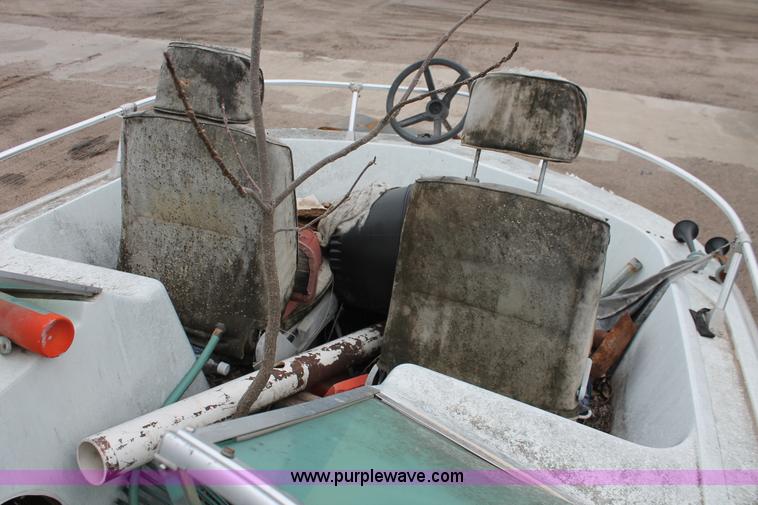 image for item V9219 1967 Chrysler 17' boat