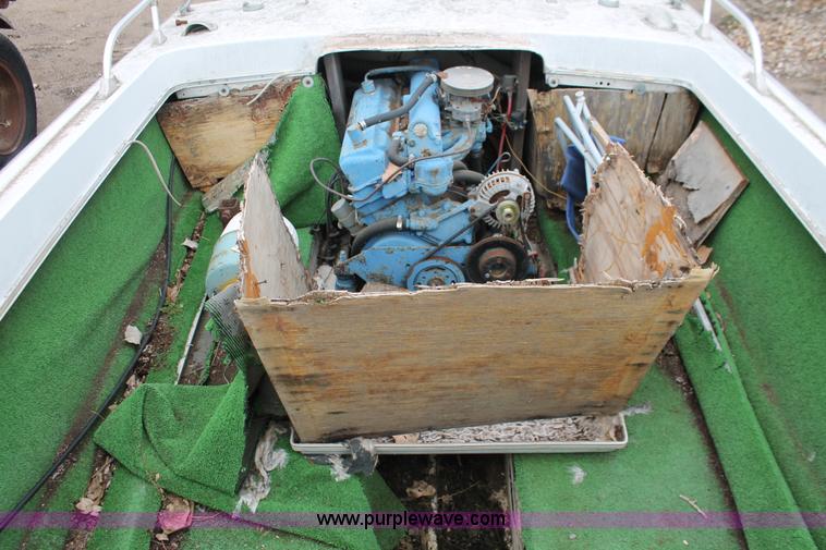 image for item V9219 1967 Chrysler 17' boat