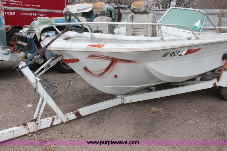 image for item V9219 1967 Chrysler 17' boat