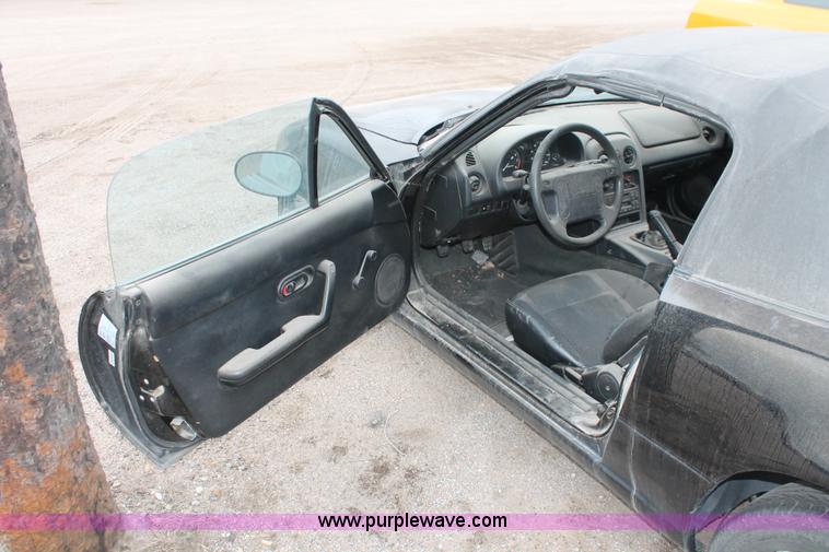 image for item V9220 1996 Mazda MX-5 Miata convertible