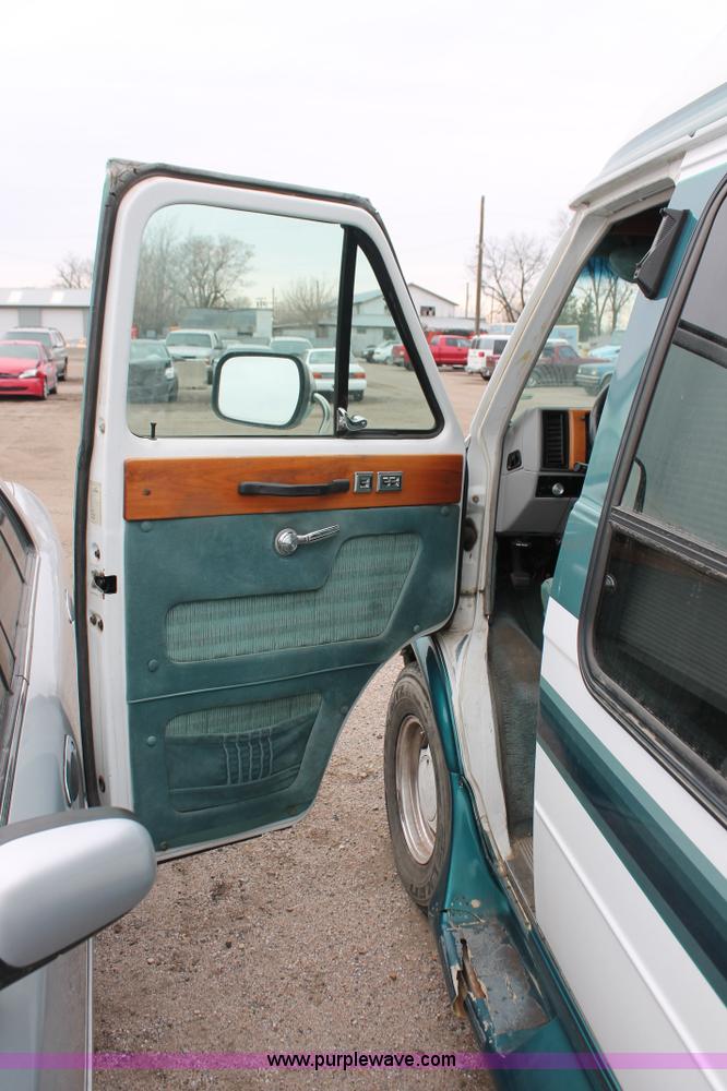 image for item V9221 1993 Chevrolet G30 Sport van