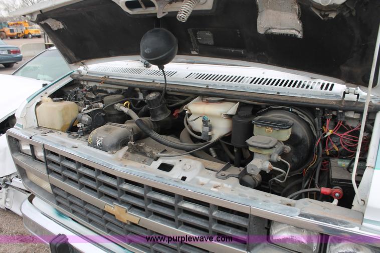 image for item V9221 1993 Chevrolet G30 Sport van