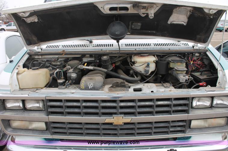 image for item V9221 1993 Chevrolet G30 Sport van