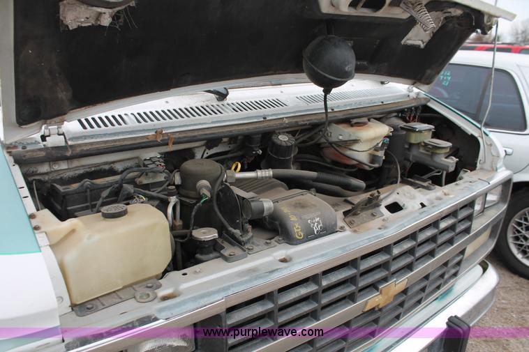 image for item V9221 1993 Chevrolet G30 Sport van