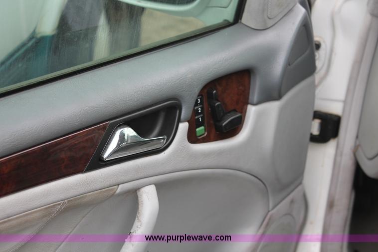 image for item V9222 2000 Mercedes Benz CLK320