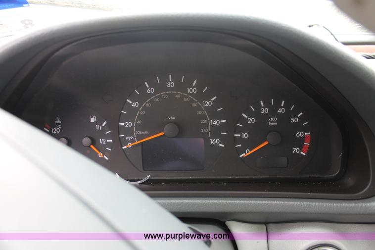 image for item V9222 2000 Mercedes Benz CLK320