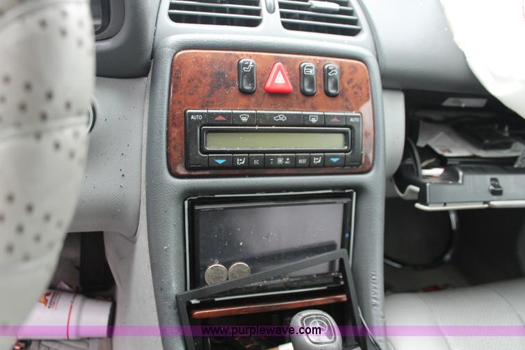 image for item V9222 2000 Mercedes Benz CLK320