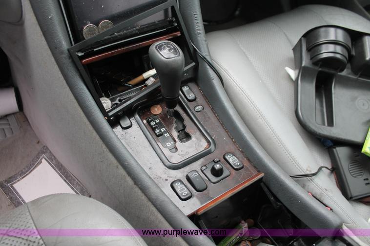 image for item V9222 2000 Mercedes Benz CLK320