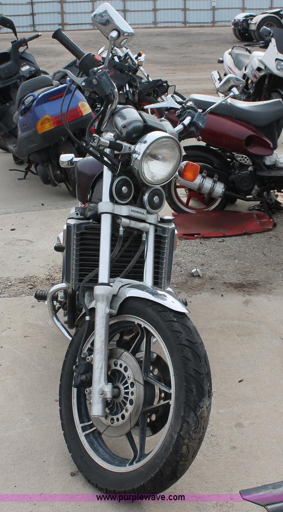 image for item V9223 1982 Honda VF750C motorcycle