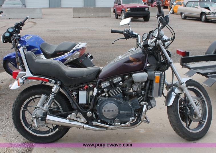 image for item V9223 1982 Honda VF750C motorcycle