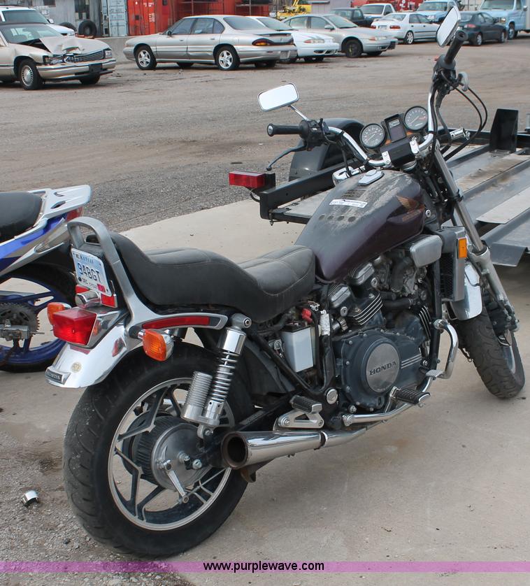 image for item V9223 1982 Honda VF750C motorcycle