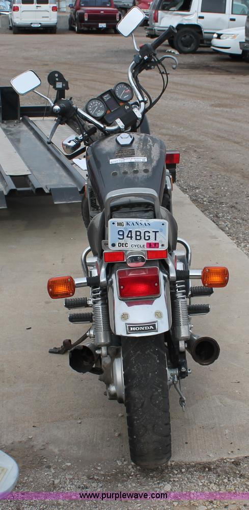 image for item V9223 1982 Honda VF750C motorcycle