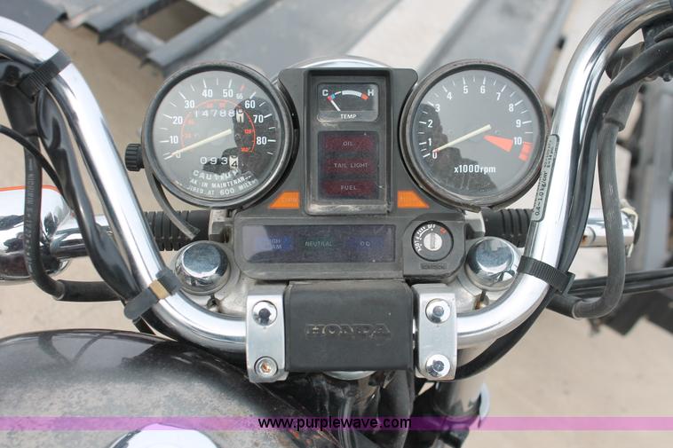 image for item V9223 1982 Honda VF750C motorcycle